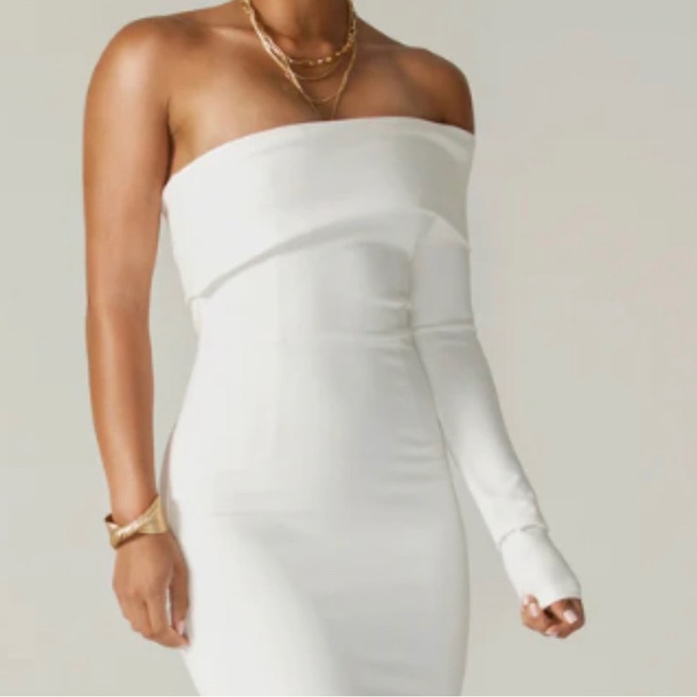 Alieva One-Shoulder Asymmetrical long sleeve dress